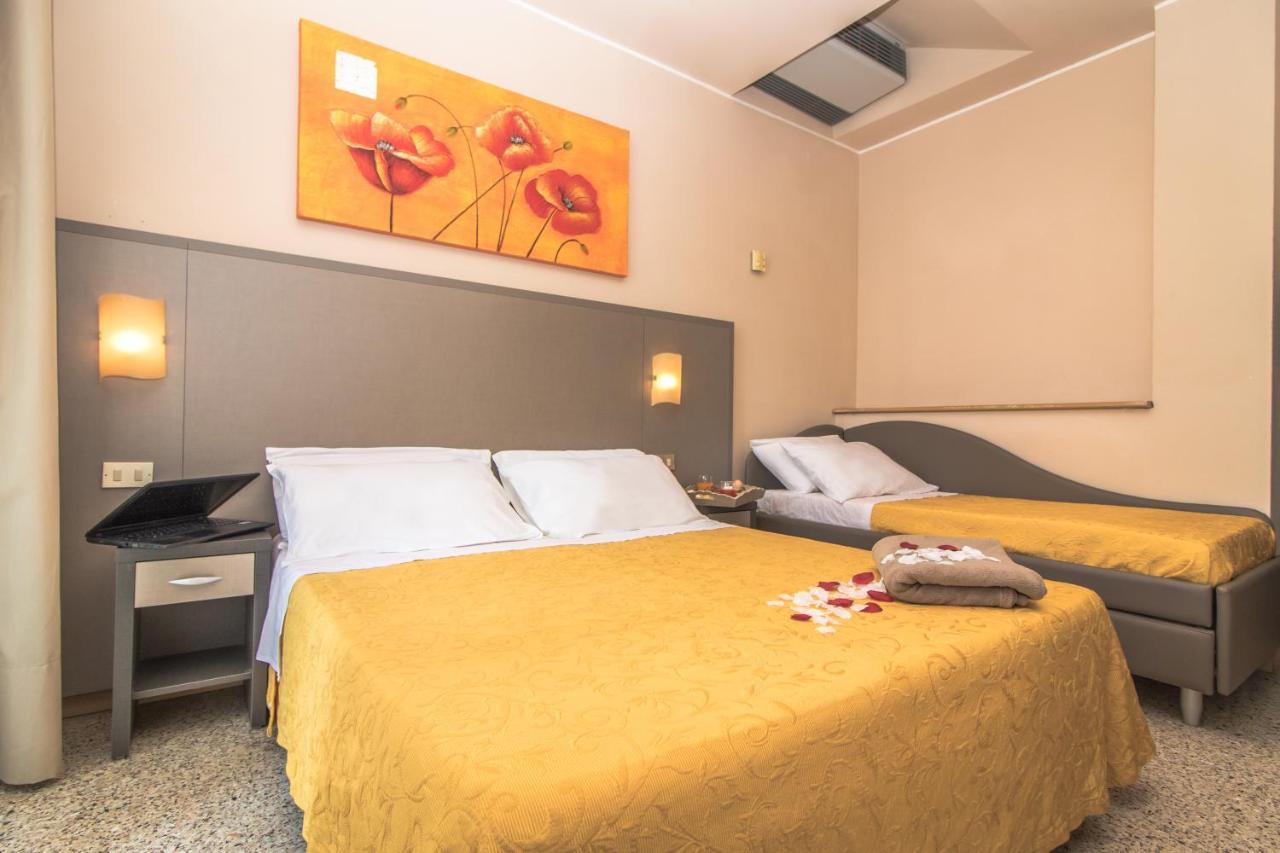 Hotel London Cattolica Exterior photo